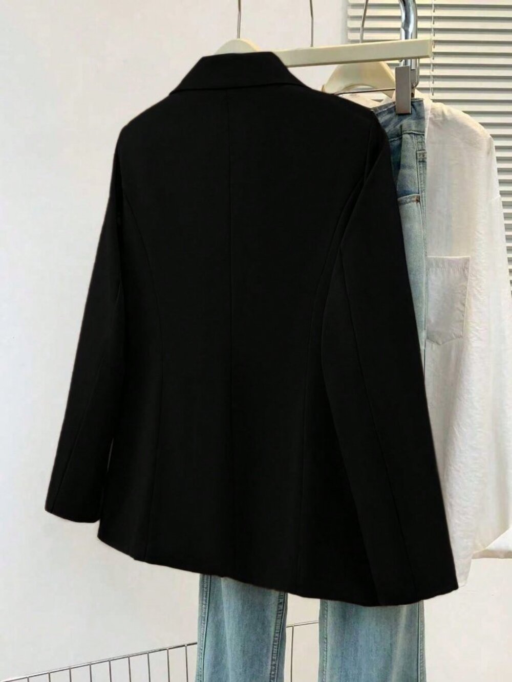 Black Elegant Long Sleeve Pointed Collar Women's Blazer Jacket - Picture 2 of 4